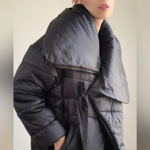 STATEMENT OVERSIZED PUFFER JACKET - BLACK - Picture 11 of 14